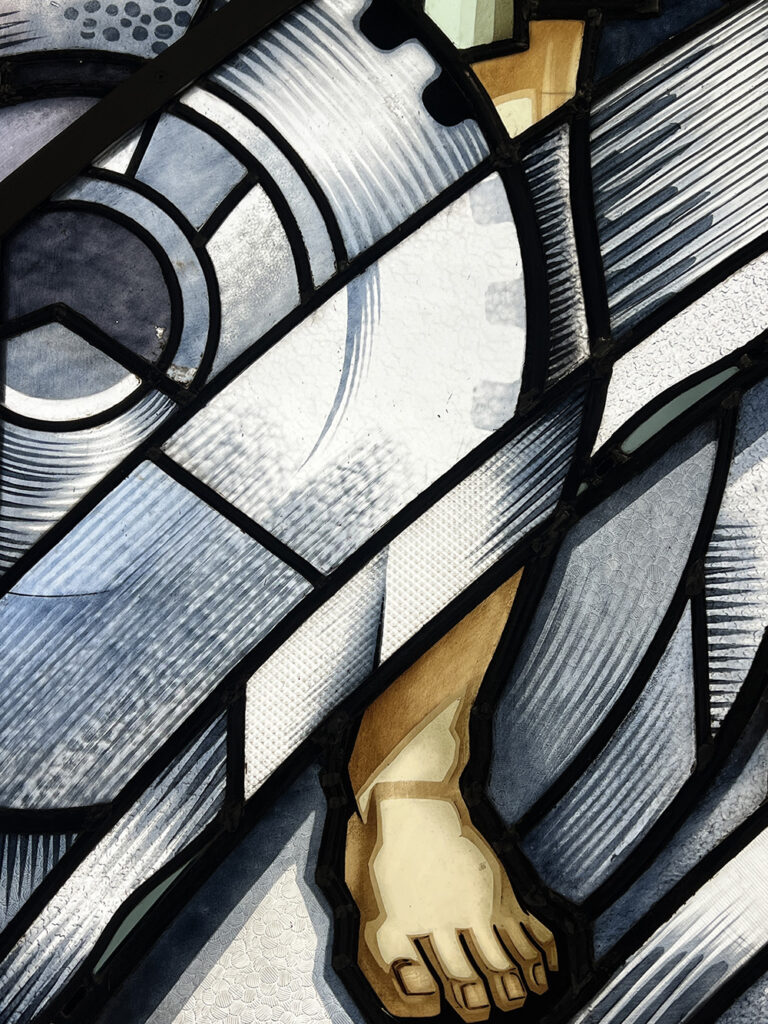 exposición Alegorías de un porvenir en el Banco de España, donde las vidrieras de la ampliación (1933-1934) de los talleres de la Casa Maumejean en Madrid combinan Art Déco, progreso y modernidad, según los estudios de Víctor Nieto Alcaide y Carlos Muñoz de Pablos. Una experiencia imprescindible para amantes del vidrio artístico y la historia.