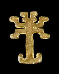 Obras en vidrio de Claudia Henao inspiradas en arte precolombino en Cultural Council Palm Beach