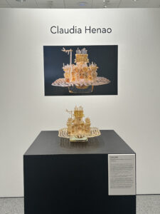 Obras en vidrio de Claudia Henao inspiradas en arte precolombino en Cultural Council Palm Beach