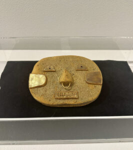 Obras en vidrio de Claudia Henao inspiradas en arte precolombino en Cultural Council Palm Beach