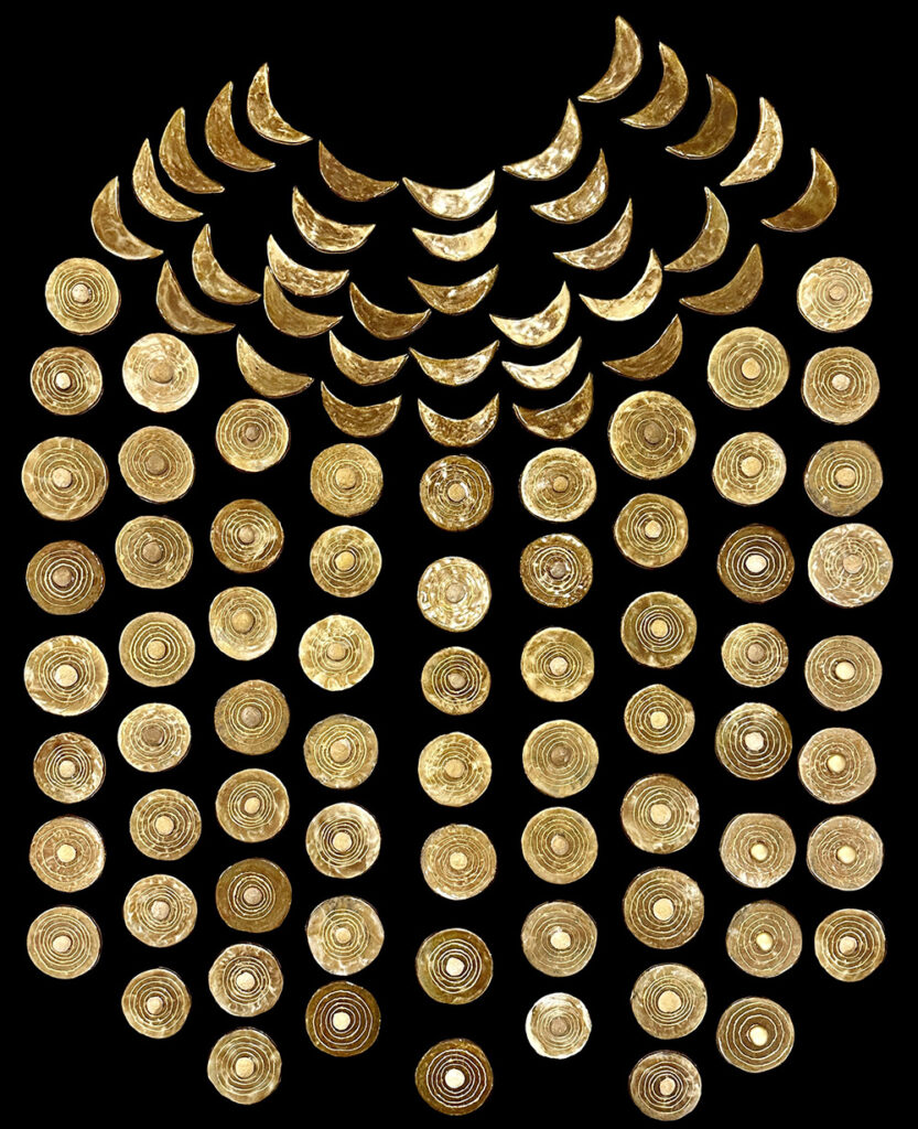 Obras en vidrio de Claudia Henao inspiradas en arte precolombino en Cultural Council Palm Beach