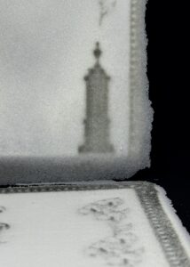 Exposición de vidrio contemporáneo “Modos de Insistir” en Imagen Vitral, muestra colectiva de 21 artistas con curaduría de Paula Lekerman en Buenos Aires.