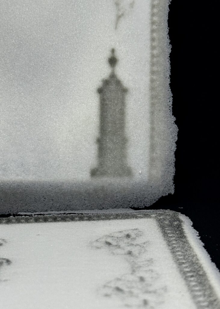 Lourdes Zenobi Exposición de vidrio contemporáneo “Modos de Insistir” en Imagen Vitral, muestra colectiva de 21 artistas con curaduría de Paula Lekerman en Buenos Aires.