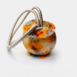 Exposición de vidrio contemporáneo “Modos de Insistir” en Imagen Vitral, muestra colectiva de 21 artistas con curaduría de Paula Lekerman en Buenos Aires.