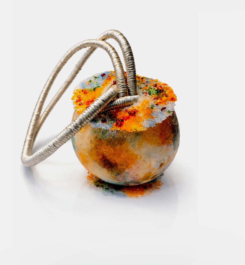 Silvana Landajo Exposición de vidrio contemporáneo “Modos de Insistir” en Imagen Vitral, muestra colectiva de 21 artistas con curaduría de Paula Lekerman en Buenos Aires.