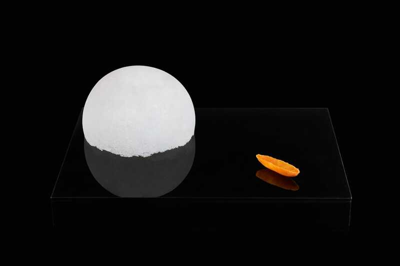 Silviva Walls Exposición de vidrio contemporáneo “Modos de Insistir” en Imagen Vitral, muestra colectiva de 21 artistas con curaduría de Paula Lekerman en Buenos Aires.