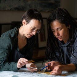 Glass Artist Open Studio ? CAN PINYONAIRE VITRALLS Miércoles 8 y jueves 9 de 10 a 13h Puertas abiertas - Demostraciones y explicaciones personalizadas. Sin inscripción previa Dirección: Travesía Auriga 5 Local bajos. 17004 Girona Instagram: @canpinyonaire