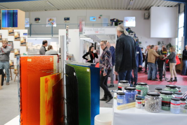 Feria del vidrio en Europa: Glasmesse 2026 reúne vidrio coloreado, herramientas, maquinaria, workshops y networking para artistas y profesionales del sector.