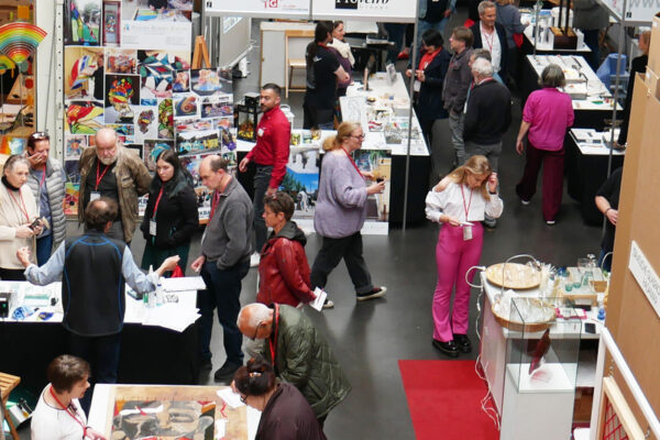 Feria del vidrio en Europa: Glasmesse 2026 reúne vidrio coloreado, herramientas, maquinaria, workshops y networking para artistas y profesionales del sector.