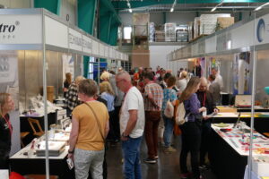 Feria del vidrio en Europa: Glasmesse 2026 reúne vidrio coloreado, herramientas, maquinaria, workshops y networking para artistas y profesionales del sector.