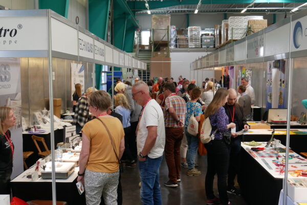 Feria del vidrio en Europa: Glasmesse 2026 reúne vidrio coloreado, herramientas, maquinaria, workshops y networking para artistas y profesionales del sector.