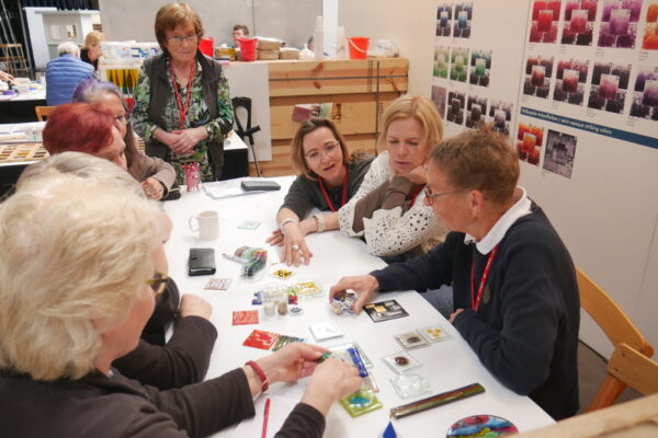 Feria del vidrio en Europa: Glasmesse 2026 reúne vidrio coloreado, herramientas, maquinaria, workshops y networking para artistas y profesionales del sector.