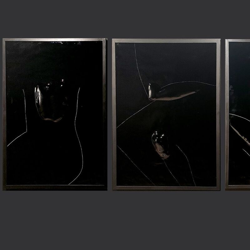 obra de vidrio contemporáneo en exposición Stanislav Libenský Award Praga escultura en vidrio arte contemporáneo exposición internacional en Praga detalle de pieza artística en vidrio contemporáneo luz y transparencia exposición de arte en vidrio en el Clam Gallas Palace Praga artistas emergentes del vidrio exhibición internacional Stanislav Libenský Award