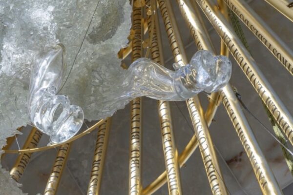 Andrea Mastrovito, Agnus Dei, Sagrada Família, vidrio artístico, arte en vidrio, Gaudí, Torre de Jesucristo, escultura de vidrio, Studio Reduzzi, arte sacro contemporáneo, luz y arquitectura, vidrio contemporáneo, Barcelona. Andrea Mastrovito, Agnus Dei, Sagrada Família, vidrio artístico, arte en vidrio, Gaudí, Torre de Jesucristo, escultura de vidrio, Studio Reduzzi, arte sacro contemporáneo, luz y arquitectura, vidrio contemporáneo, Barcelona.