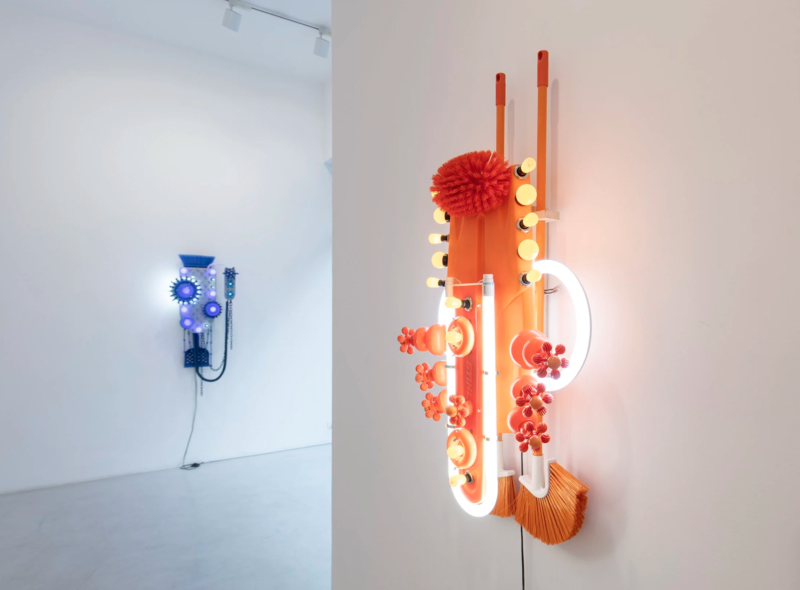 Leonardo Damonte Leonardo Damonte artista argentino vidrio en el arte contemporáneo escultura contemporánea arte con vidrio tubos fluorescentes en el arte instalaciones artísticas con luz escultura con vidrio arte contemporáneo argentino artistas que trabajan con vidrio