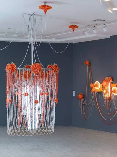 Leonardo Damonte Leonardo Damonte artista argentino vidrio en el arte contemporáneo escultura contemporánea arte con vidrio tubos fluorescentes en el arte instalaciones artísticas con luz escultura con vidrio arte contemporáneo argentino artistas que trabajan con vidrio
