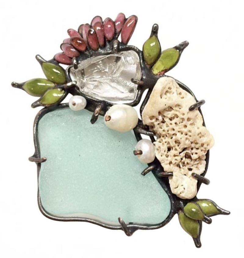 Olga Oblezina, botanicOlla, joyería de vidrio, vidrio reciclado, sea glass, vidrio y metal, joyas botánicas, arte en vidrio, vidrio contemporáneo. Olga Oblezina, botanicOlla, joyería de vidrio, vidrio reciclado, sea glass, vidrio y metal, joyas botánicas, arte en vidrio, vidrio contemporáneo.