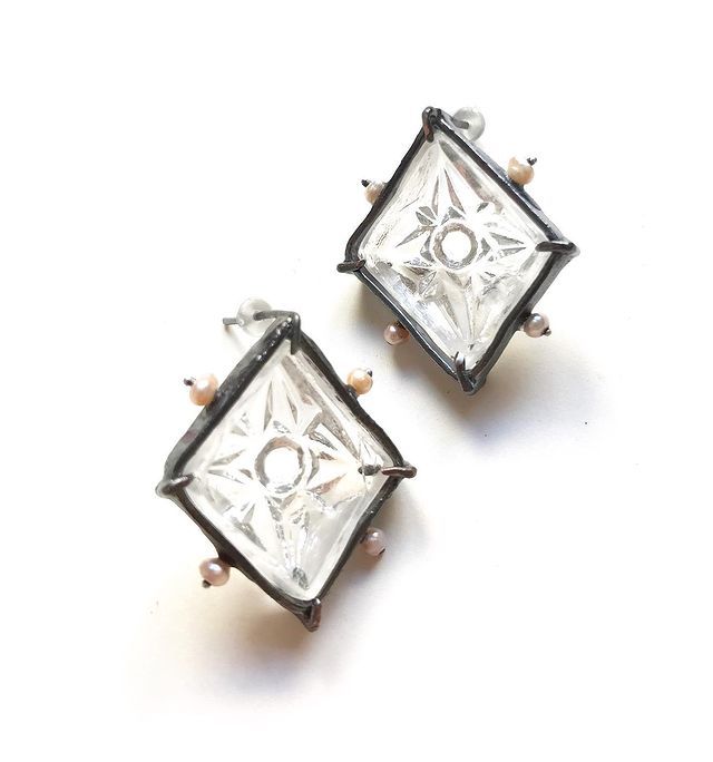 Olga Oblezina, botanicOlla, joyería de vidrio, vidrio reciclado, sea glass, vidrio y metal, joyas botánicas, arte en vidrio, vidrio contemporáneo. Olga Oblezina, botanicOlla, joyería de vidrio, vidrio reciclado, sea glass, vidrio y metal, joyas botánicas, arte en vidrio, vidrio contemporáneo.