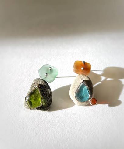 Olga Oblezina, botanicOlla, joyería de vidrio, vidrio reciclado, sea glass, vidrio y metal, joyas botánicas, arte en vidrio, vidrio contemporáneo. Olga Oblezina, botanicOlla, joyería de vidrio, vidrio reciclado, sea glass, vidrio y metal, joyas botánicas, arte en vidrio, vidrio contemporáneo.
