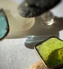 Olga Oblezina, botanicOlla, joyería de vidrio, vidrio reciclado, sea glass, vidrio y metal, joyas botánicas, arte en vidrio, vidrio contemporáneo. Olga Oblezina, botanicOlla, joyería de vidrio, vidrio reciclado, sea glass, vidrio y metal, joyas botánicas, arte en vidrio, vidrio contemporáneo.