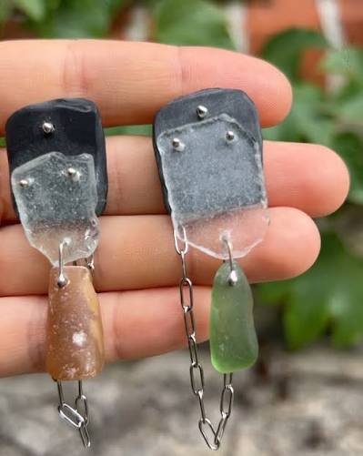 Olga Oblezina, botanicOlla, joyería de vidrio, vidrio reciclado, sea glass, vidrio y metal, joyas botánicas, arte en vidrio, vidrio contemporáneo. Olga Oblezina, botanicOlla, joyería de vidrio, vidrio reciclado, sea glass, vidrio y metal, joyas botánicas, arte en vidrio, vidrio contemporáneo.