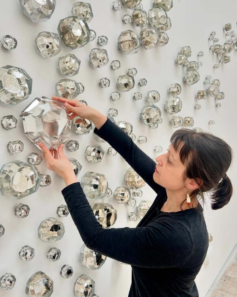 Joanna Manousis - vidrio contemporáneo glass artist Joanna Manousis - vidrio contemporáneo glass artist
