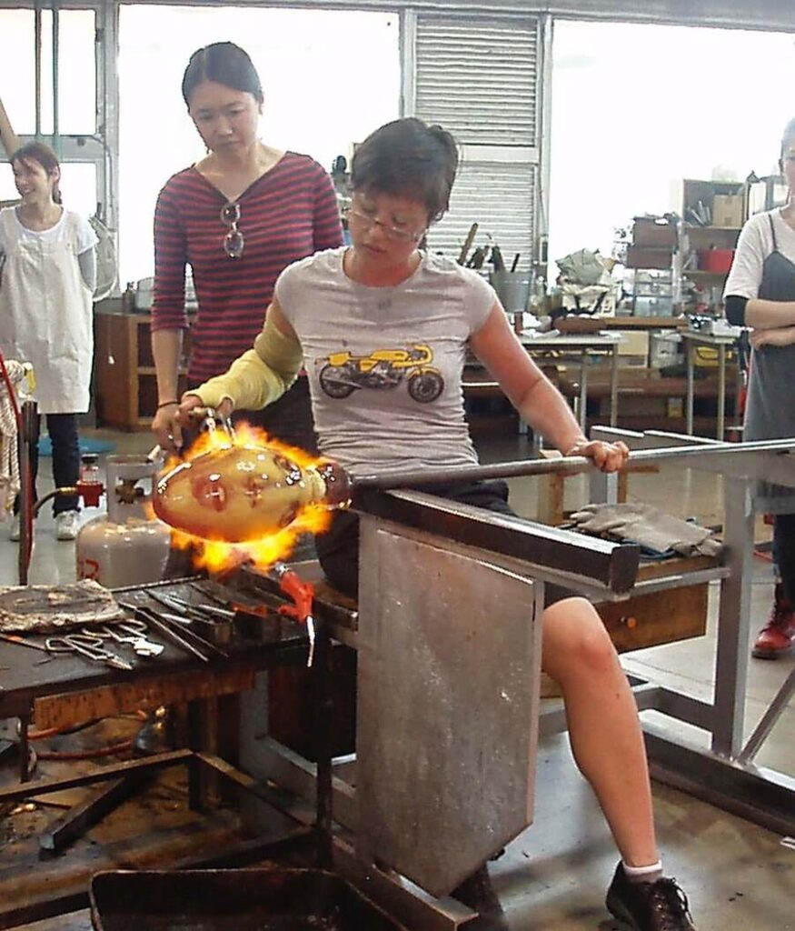 Joanna Manousis - vidrio contemporáneo glass artist Joanna Manousis - vidrio contemporáneo glass artist