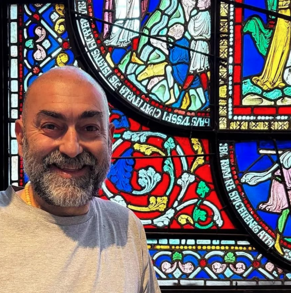 Oficio y Luz son unas jornadas técnicas sobre la formación, el aprendizaje y la transmisión del vidrio artesanal en España, celebradas los días 24 y 25 de septiembre de 2026 en el Centro Albayzín de Granada, con participación presencial y online gratuita. Oficio y Luz son unas jornadas técnicas sobre la formación, el aprendizaje y la transmisión del vidrio artesanal en España, celebradas los días 24 y 25 de septiembre de 2026 en el Centro Albayzín de Granada, con participación presencial y online gratuita.